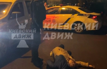 Поліція затримувала ухилянта, а постраждала бабуся: скандал у Києві сколихнув українців
